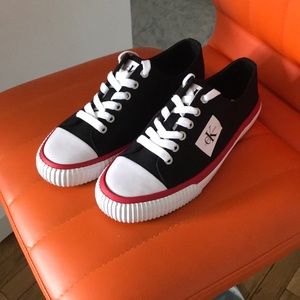 Calvin Klein Women’s Canvas Skate Sneakers Size 9